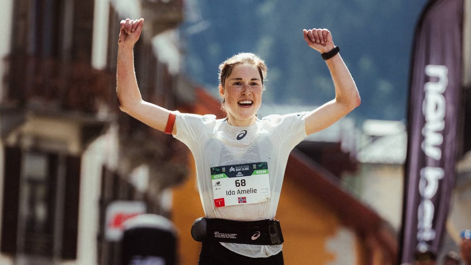 Ida Amelie Robsahm en Marathon du Mont Blanc 2026.  Foto  Jordi Saragossa @the.adventure.bakery