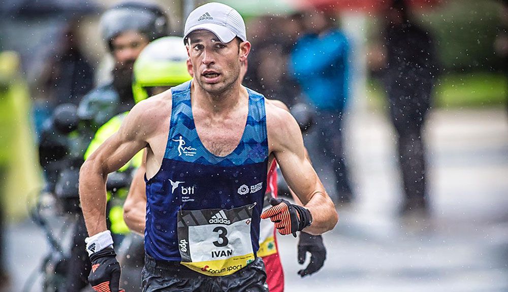 Iván Fernández, un maratoniano mirando a la montaña. Fotorunners