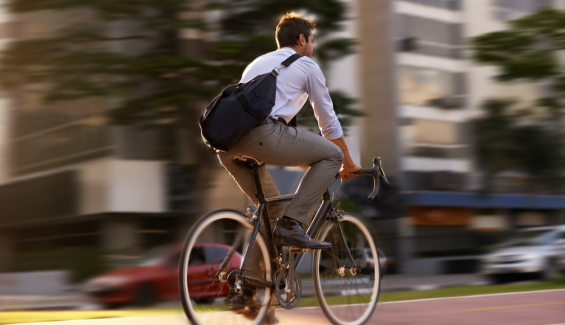 En ciudad, la bicileta es un transporte ágil y rápido. Foto: iStock En ciudad, la bicileta es un transporte ágil y rápido. Foto: iStock