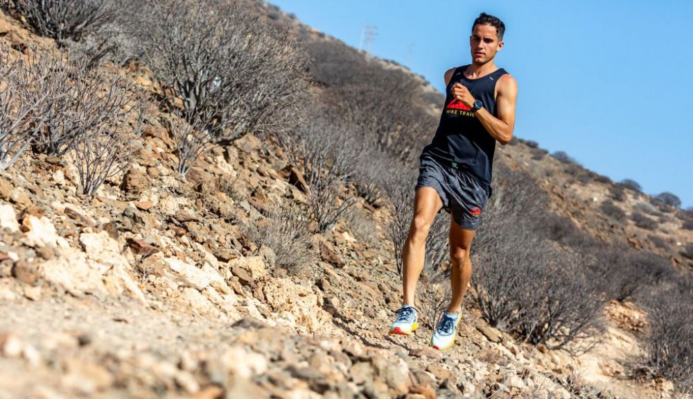Marcas comprometidas con el planeta. Camiseta Nike Trail confeccionada con una combinación de al menos un 75 % de algodón orgánico y poliéster reciclado Marcas comprometidas con el planeta. Camiseta Nike Trail confeccionada con una combinación de al menos un 75 % de algodón orgánico y poliéster reciclado