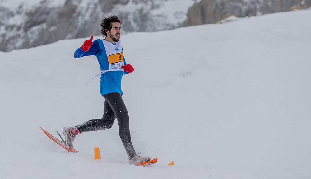 Lucía Ibáñez y Roberto Ruiz en el Campeonato del Mundo de Raquetas de Nieve. Fotografía Roberto Ruiz en la Snow Running Picos Xtreme. 