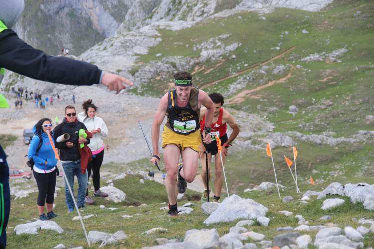 Íñigo Láriz y Azara García ganan el V Km Vertical Fuente Dé
