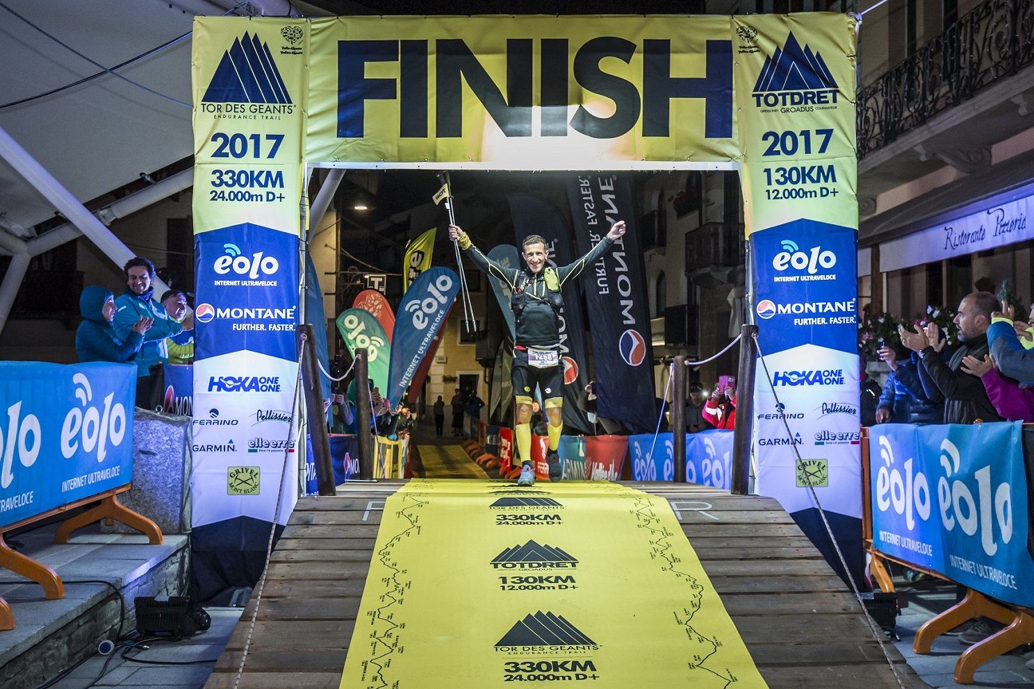 Javi Domínguez hace historia en el Tor des Geants
