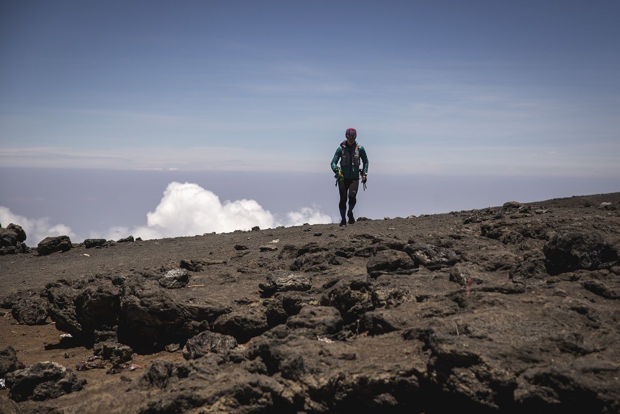 Fernanda Maciel bate el récord del Kilimanjaro