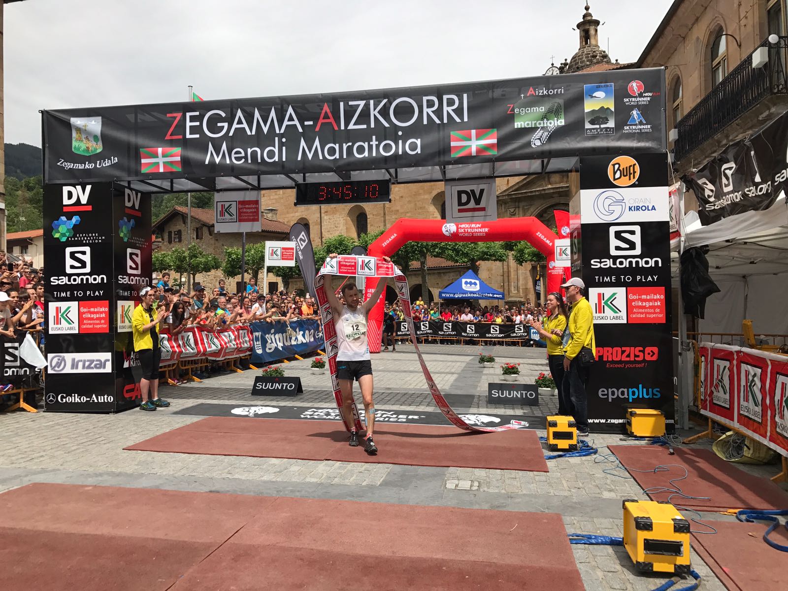 Stian Angermund destroza el récord de Zegama
