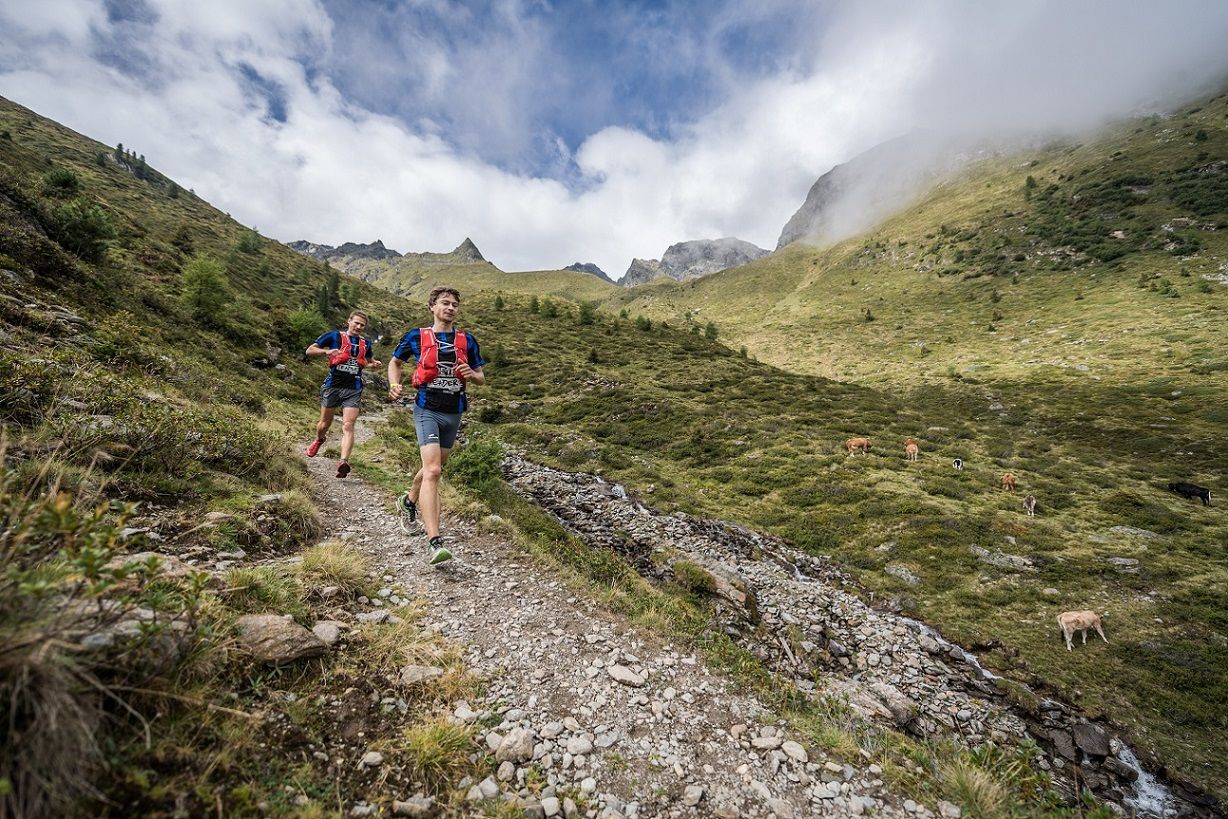 Apretadísima Transalpine Run antes de su ecuador