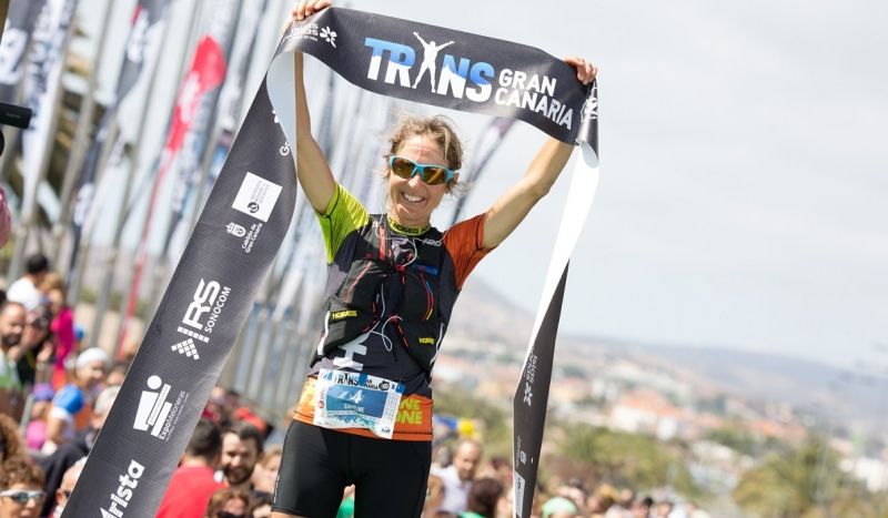 Caroline Chaverot ficha por Salomon