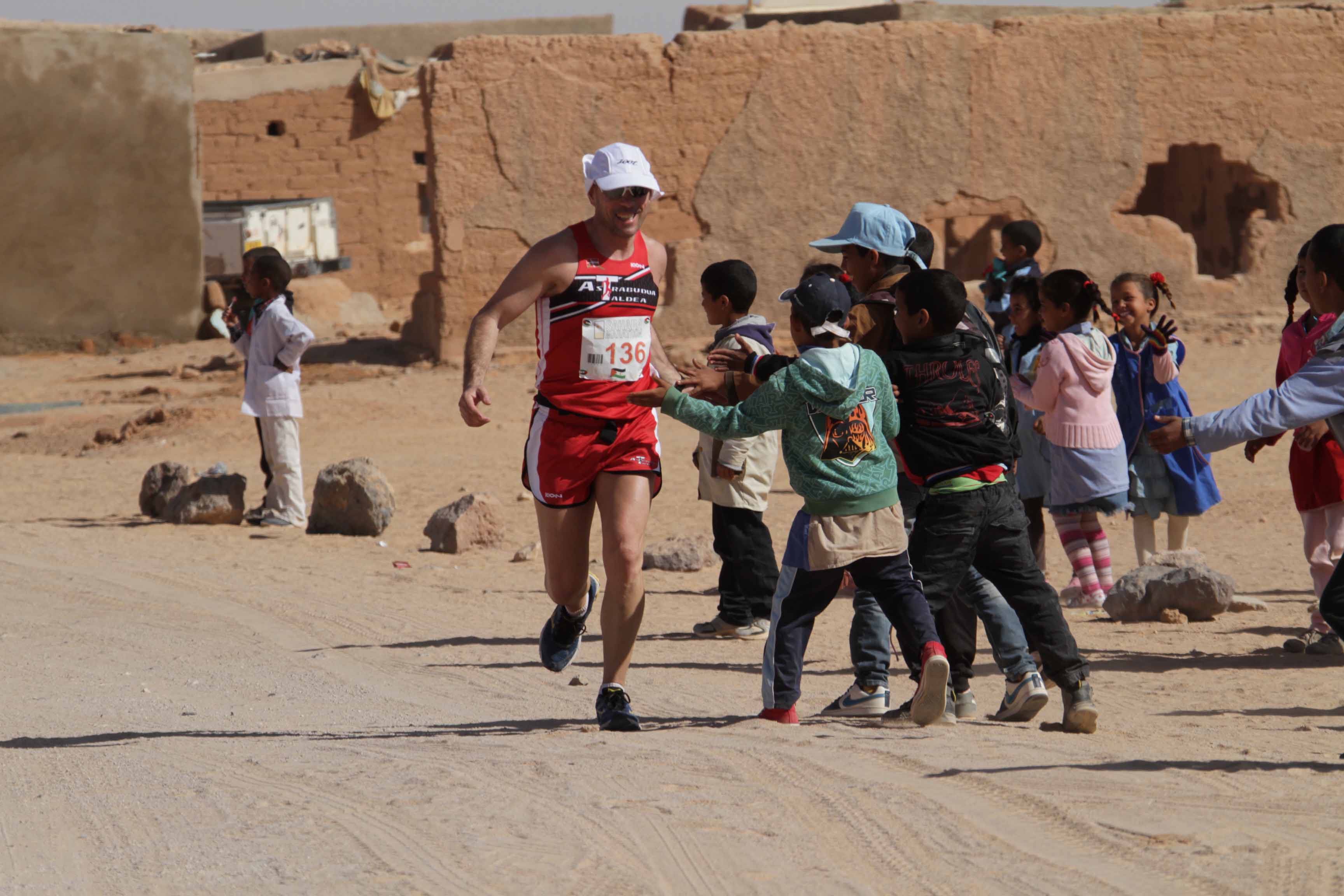 Sahara Marathon 2015: corriendo por los olvidados del desierto