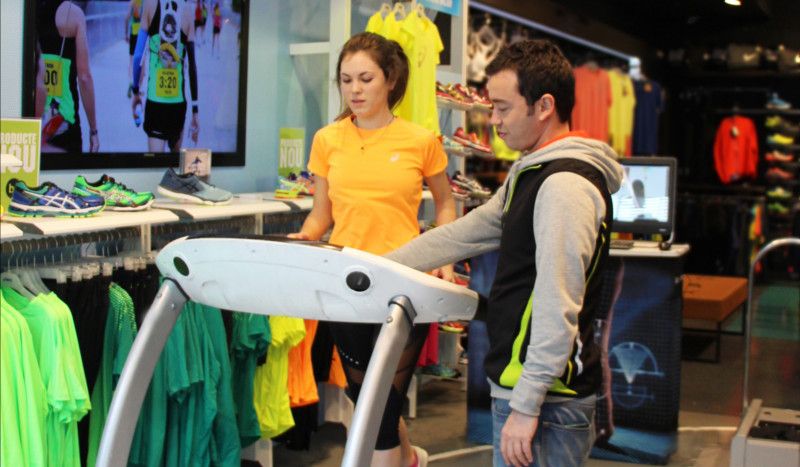 Reserva tu análisis de pisada con asics en junio