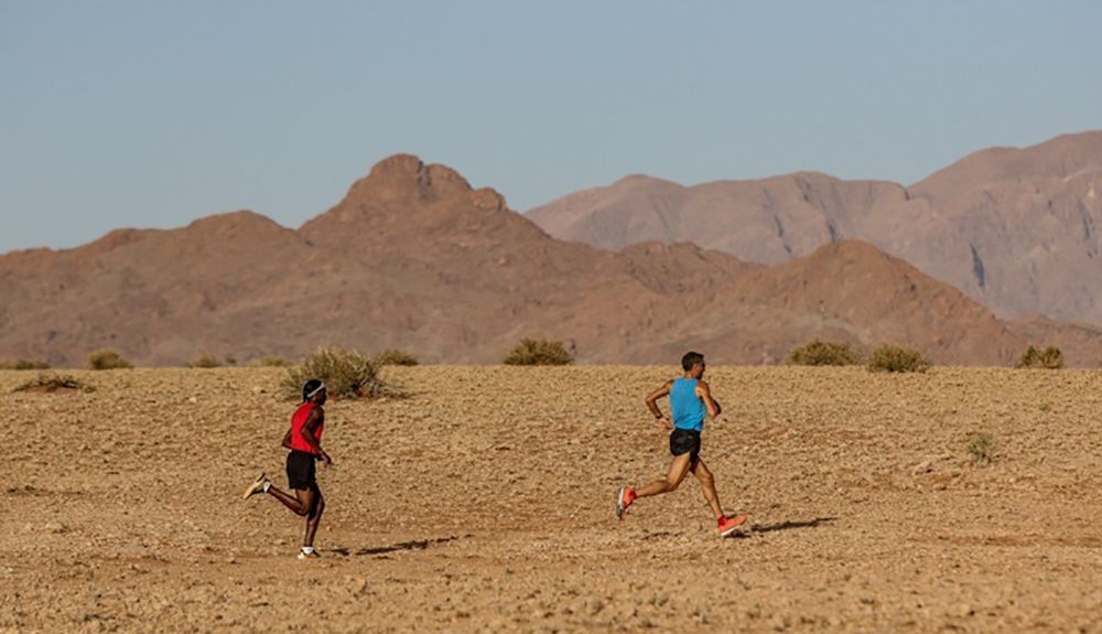 100 km de Namibia. Zitoway 