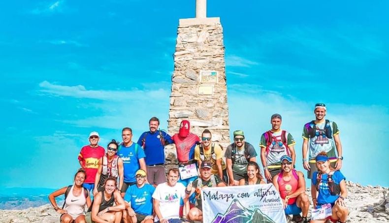 Reto 8 cimas Aefat Jennifer Málaga Equipo La Maroma