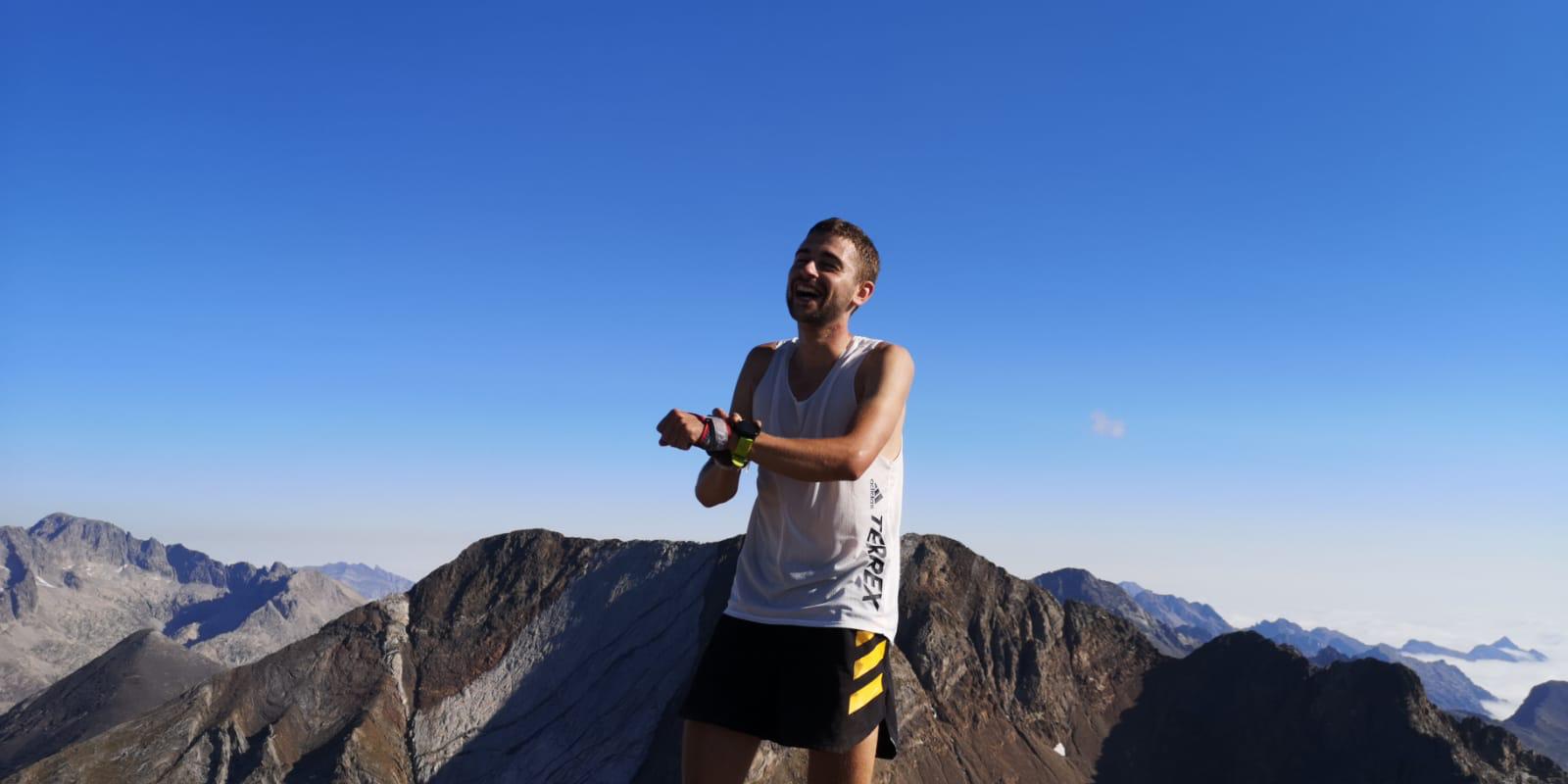 Daniel Osanz en la cima del Garmo Negro
