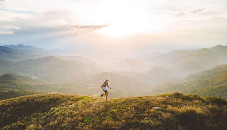 Fernanda Maciel negociando el "Desafío Cantabria": 83 km y 6.200 m de desnivel positivo. Fernanda Maciel negociando el "Desafío Cantabria": 83 km y 6.200 m de desnivel positivo.
