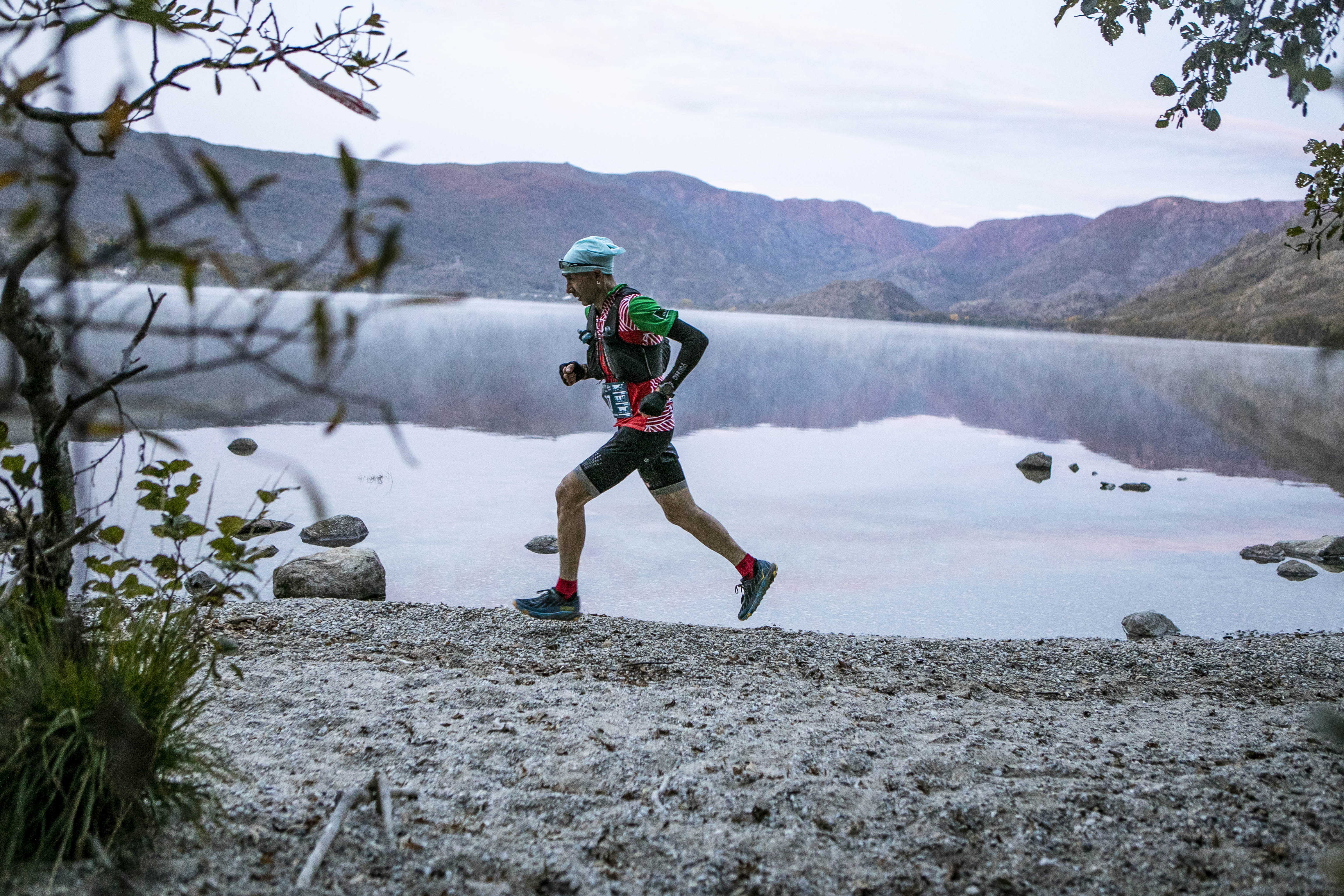 Manuel Merillas y Oihana Kortazar, líderes destacados en el ecuador de Ultra Sanabria 2020