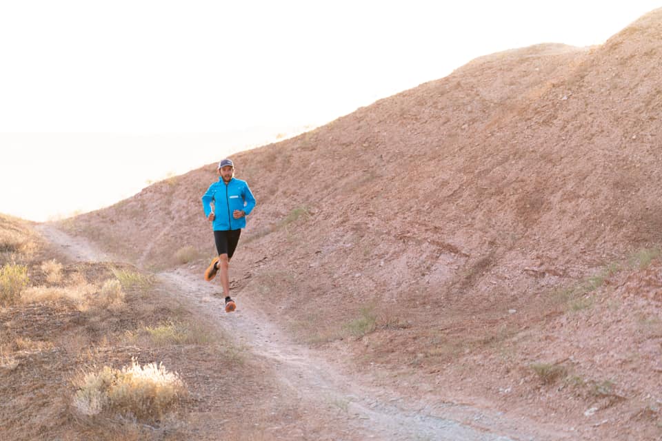 Imagen de Hayden Hawks en su anuncio de regreso a HOKA