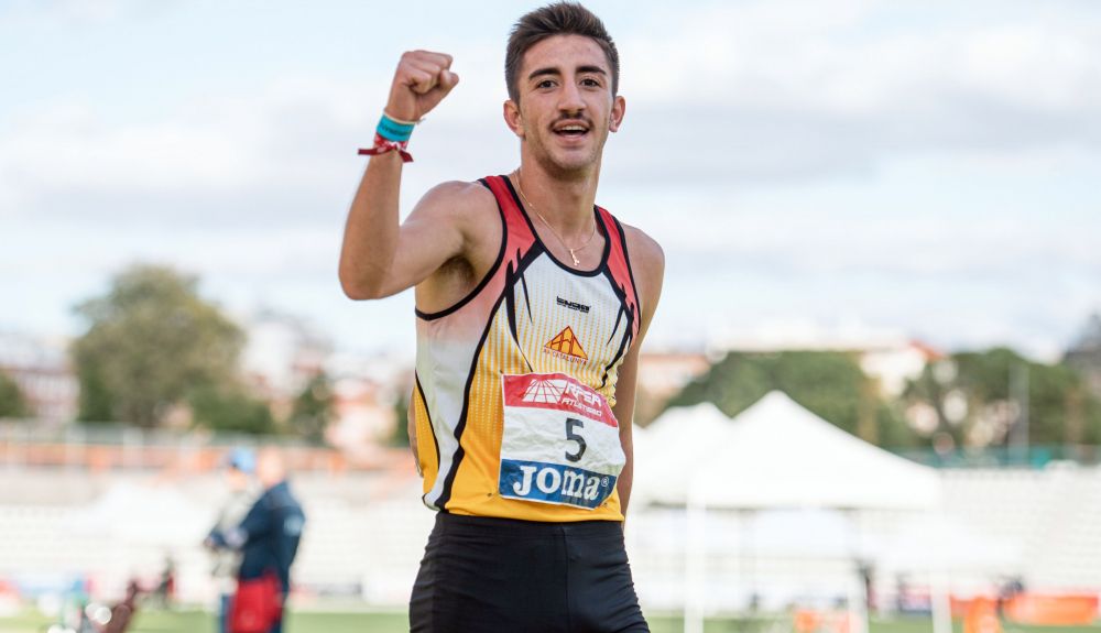 Àdam Maijó celebra su título de campeón de España sub 20 de 5.000m Sportmedia. jpg Àdam Maijó celebra su título de campeón de España sub 20 de 5.000m Sportmedia. jpg