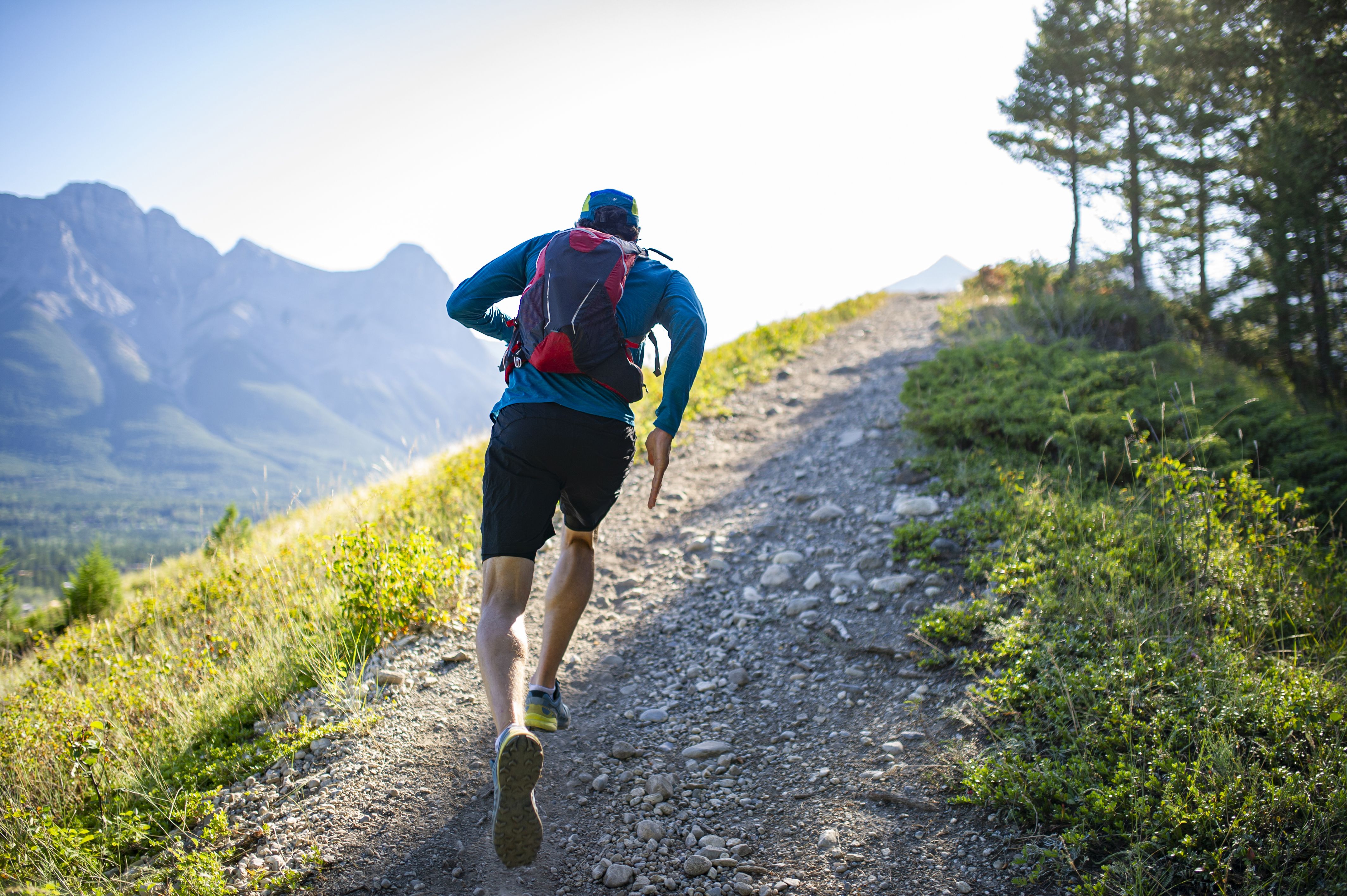Cómo trabajar los glúteos si eres corredor de montaña. iStock 1281665041