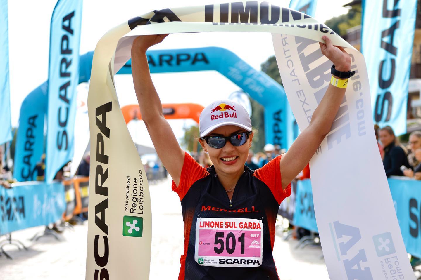 Denisa Dragomir venciendo en Limone Skyrunning Extreme
