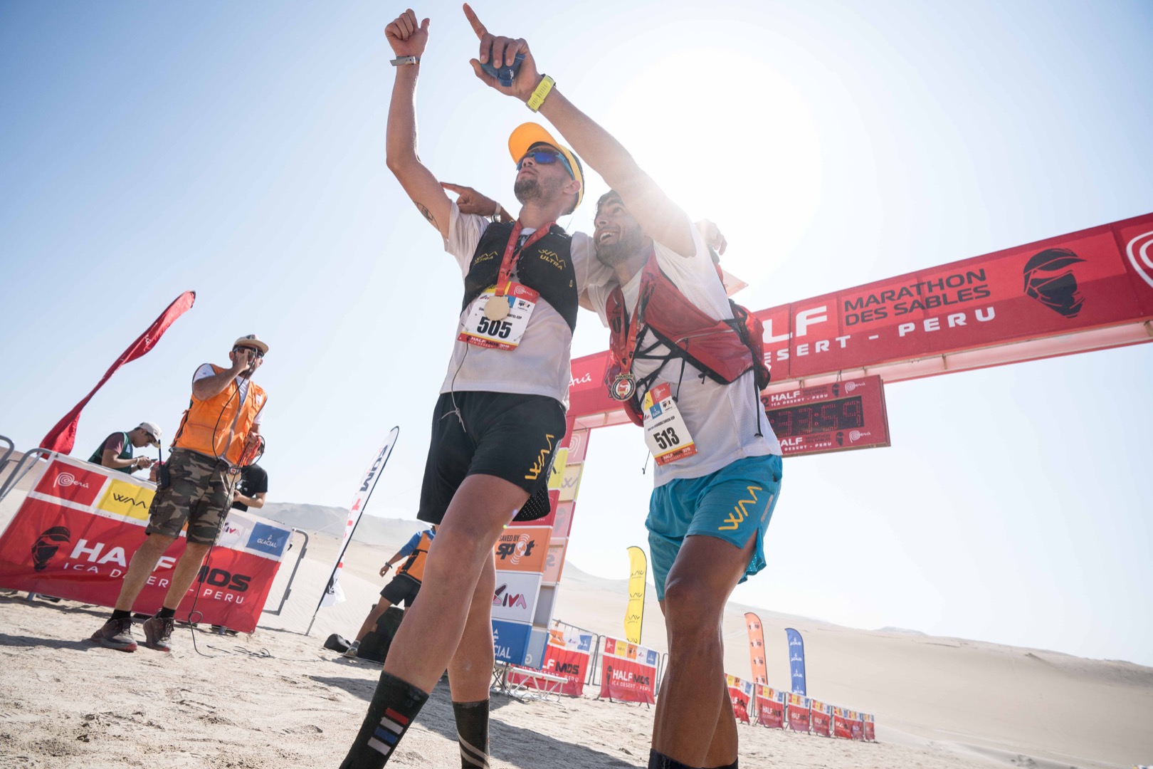 Chencho Yánez y Emily Sabo ganadores de la II Half Marathon des Sables Perú